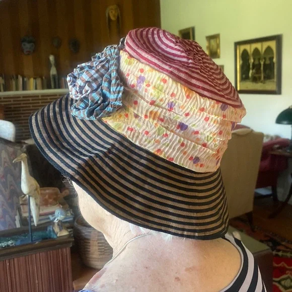 Adorable Cotton Poly Hat! By Grevi. Made in Italy - Picture 2 of 7